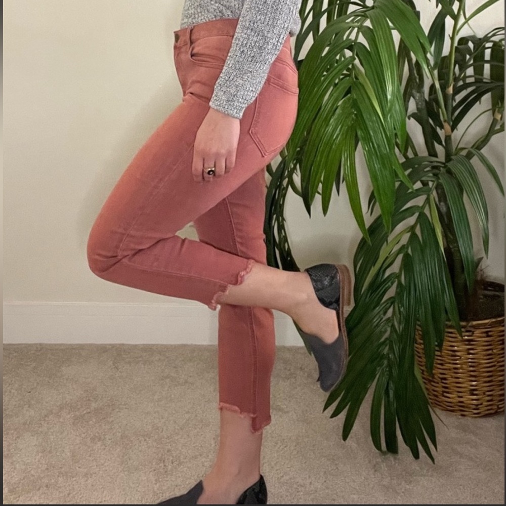 15 | Frayed Cropped Ankle Jeans